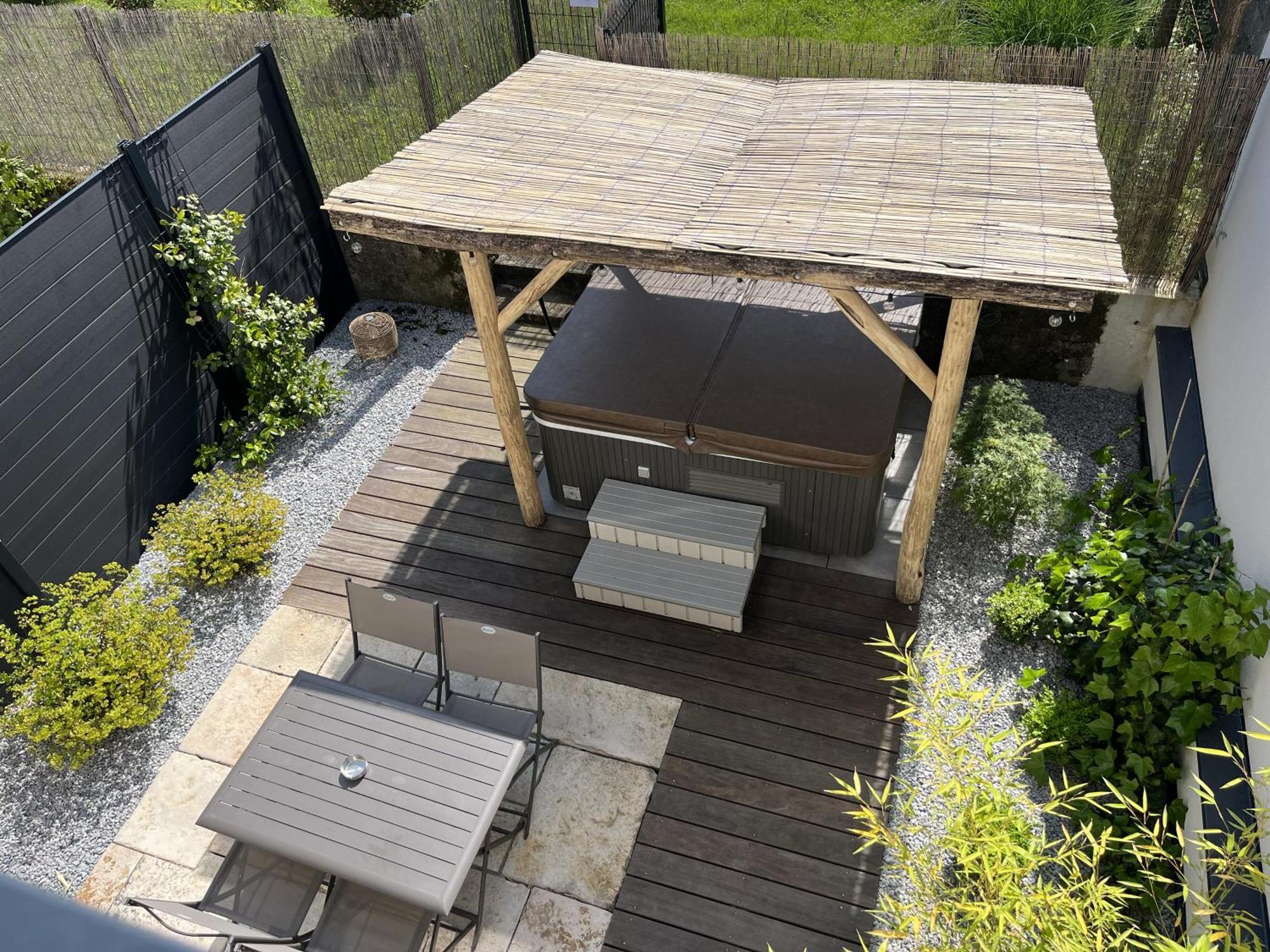 Sejour Detente - Appart'Hotel N 1 Avec Jaccuzi, Piscine Et Petit-Dejeuner Chouzelot Exterior foto